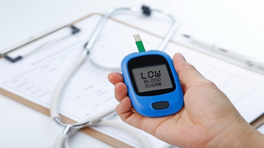 Máy đo đường huyết hiển thị đường thấp
