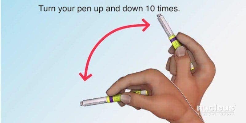 Trộn insulin bằng cách di chuyển bút lên xuống